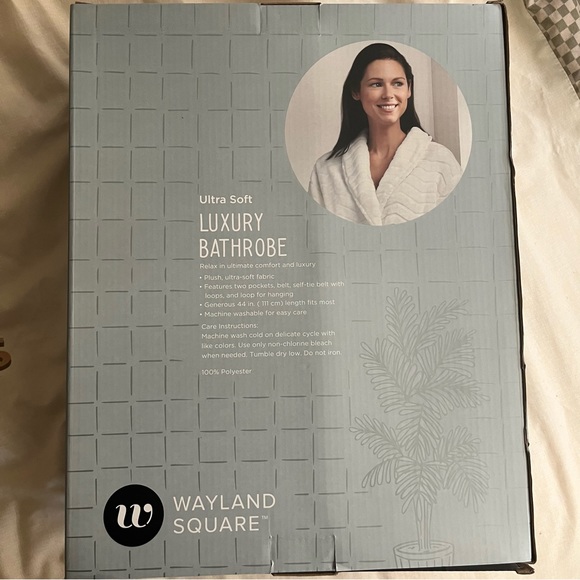 White Fluffy Robe - Picture 3 of 5